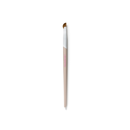 BEAUTYBLENDER Wing Man Curved Eyeliner Brush купить в Beauty Storage. Быстрая доставка по России и СНГ.