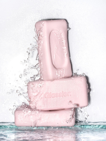 GLOSSIER Body Hero Exfoliating Bar купить в Beauty Storage.  Быстрая доставка по России и СНГ.