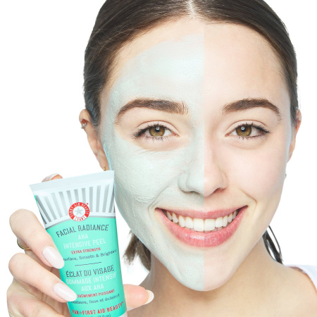 FIRST AID BEAUTY Facial Radiance® AHA Intensive Peel