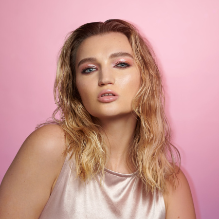 HUDA BEAUTY Rose Quartz Eyeshadow Palette купить в Beauty Storage. Быстрая доставка по России и СНГ.