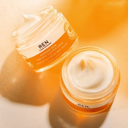 REN Clean Skincare Overnight Glow Dark Spot Sleeping Cream купить в Beauty Storage. Быстрая доставка по России и СНГ.