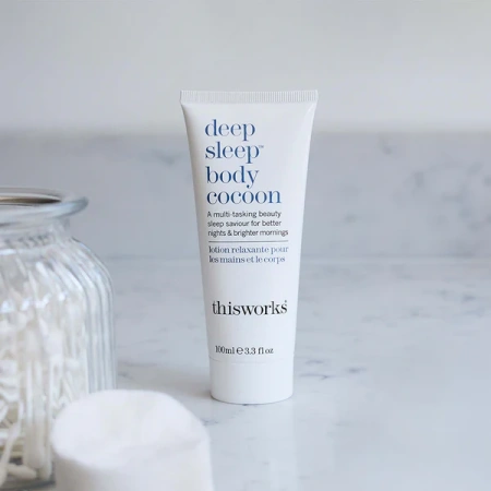Купить THIS WORKS Deep Sleep Body Cocoon на Beautystorage.ru. Быстрая доставка по России и СНГ.