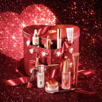 CHARLOTTE TILBURY Charlotte's Beauty Treasure Chest Of Love купить в Beauty Storage. Быстрая доставка по России и СНГ.