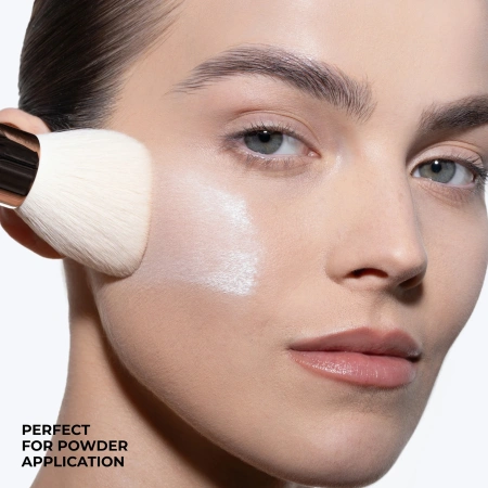 Купить NATASHA DENONA Hy-Glam Powder Brush на Beautystorage.ru. Быстрая доставка по России и СНГ.