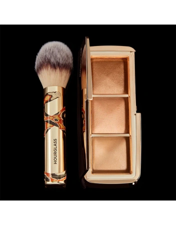 HOURGLASS Veil Travel Powder Brush - Snake купить в Beauty Storage. Быстрая доставка по России и СНГ.