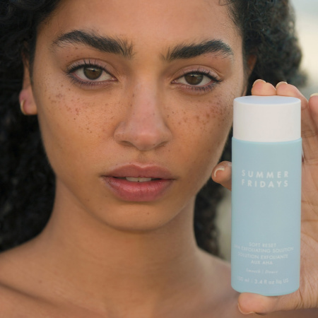 SUMMER FRIDAYS Soft Reset AHA Exfoliating Solution купить в Beauty Storage. Быстрая доставка по России и СНГ.