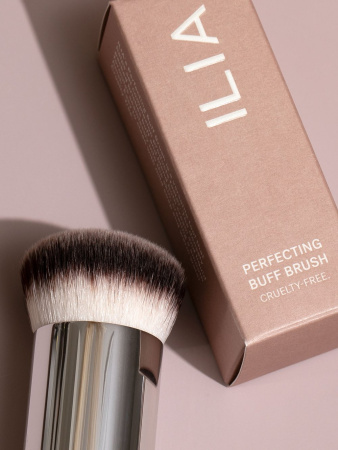 ILIA Perfecting Buff Brush купить в Beauty Storage. Быстрая доставка по России и СНГ.
