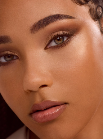 Купить RARE BEAUTY Essential Neutrals Eyeshadow Palette на Beautystorage.ru. Быстрая доставка по России и СНГ.