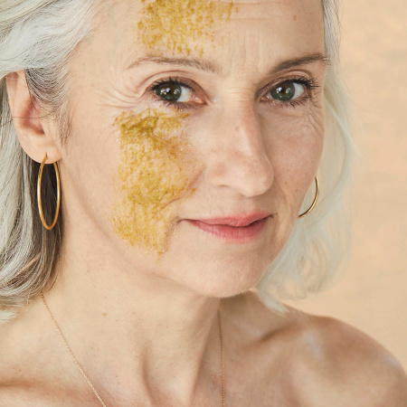 KORA ORGANICS Turmeric 2-in-1 Brightening & Exfoliating Mask