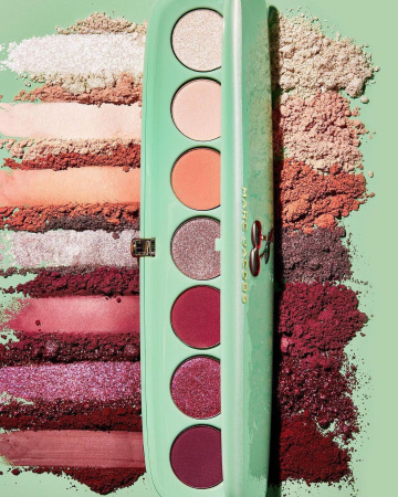 MARC JACOBS BEAUTY Eye-conic Multi-Finish Eye Palette in Cherrific – Very Merry Cherry Edition купить в Beauty Storage.  Быстрая доставка по России и СНГ.