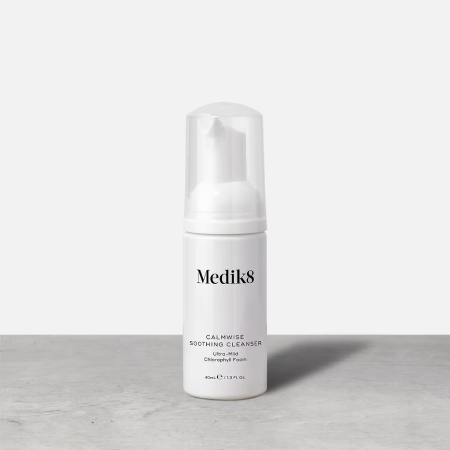 Купить MEDIK8 Calmwise Soothing Cleanser на Beautystorage.ru. Быстрая доставка по России и СНГ.