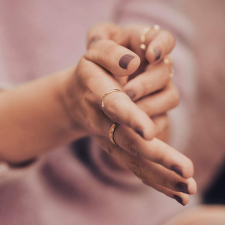 RARE BEAUTY by Selena Gomez Find Comfort Hydrating Hand Cream купить в Beauty Storage. Быстрая доставка по России и СНГ.