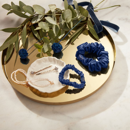 ESPA Silk Scrunchie - Midnight Blue купить в Beauty Storage. Быстрая доставка по России и СНГ.