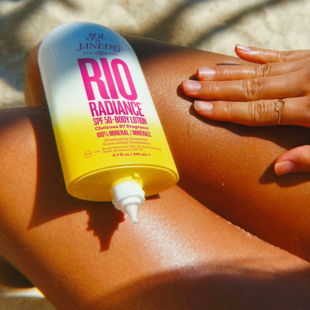 SOL DE JANEIRO Rio Radiance Body Lotion SPF 50 купить в Beauty Storage. Быстрая доставка по России и СНГ.