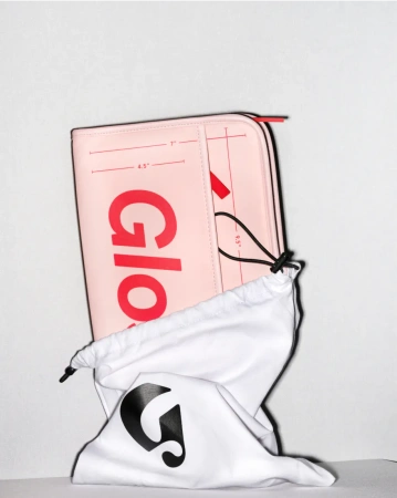 GLOSSIER The Beauty Bag купить в Beauty Storage. Быстрая доставка по России и СНГ.
