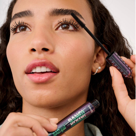 BENEFIT COSMETICS BADgal BANG! Volumizing Waterproof Mascara купить в Beauty Storage. Быстрая доставка по России и СНГ.
