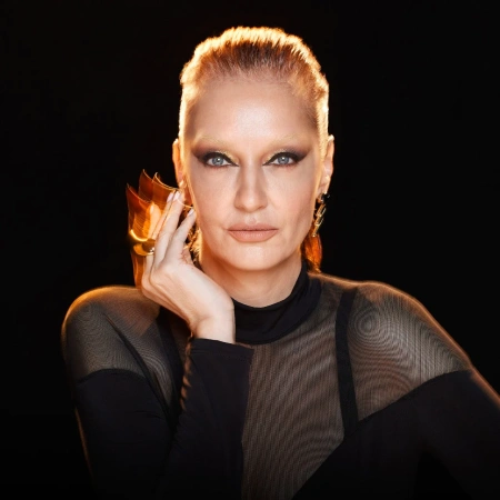 HUDA BEAUTY Empowered Eyeshadow Palette купить в Beauty Storage. Быстрая доставка по России и СНГ.
