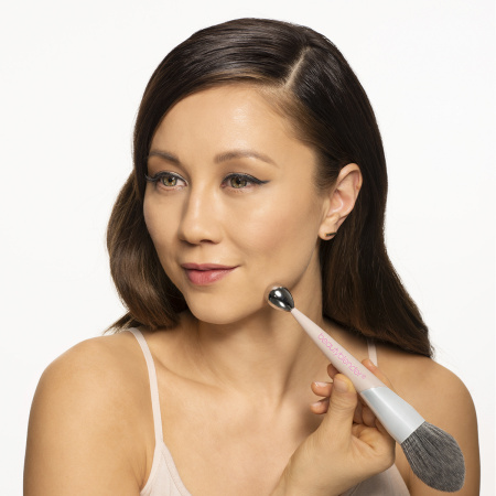 BEAUTYBLENDER Big Boss™ Powder Brush & Cooling Roller купить в Beauty Storage. Быстрая доставка по России и СНГ.